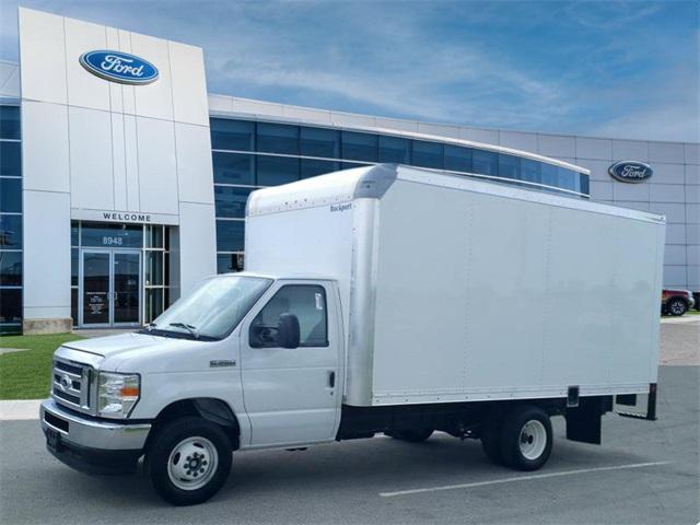 2025 Ford E-350