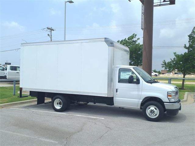 2025 Ford E-350