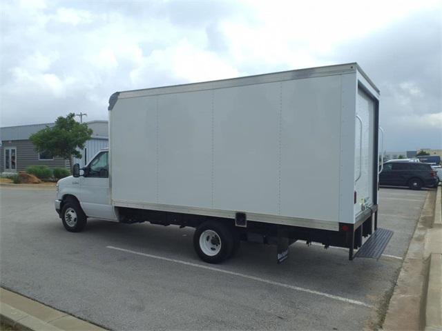 2025 Ford E-350