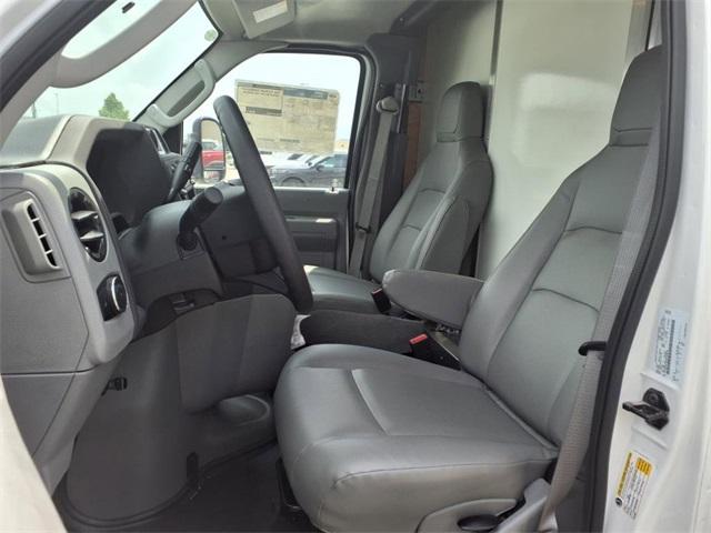 2025 Ford E-350