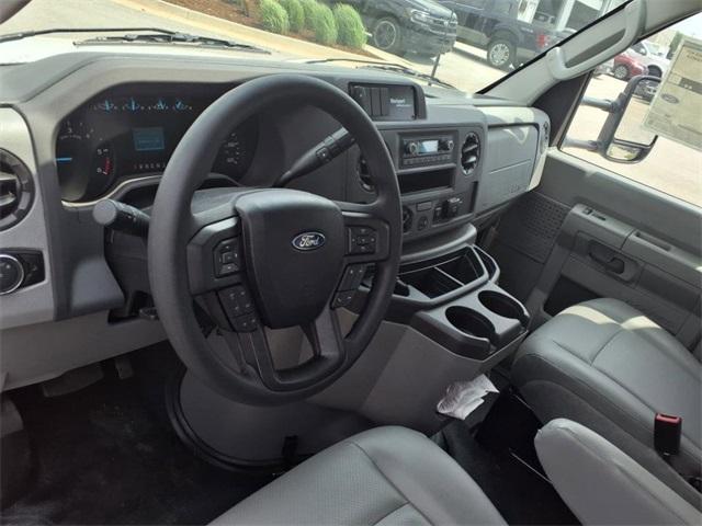 2025 Ford E-350